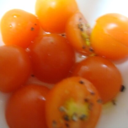 こんにちは☆
家庭菜園で出来たミニトマトを使いました～。もう収穫も終わりの時期です。美味しかったです。ご馳走様でした♪
